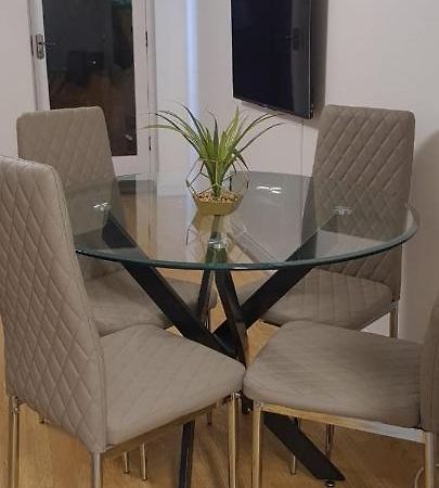 Lovely 2 Bedroom Flat With Free Parking New Southgate Exterior foto