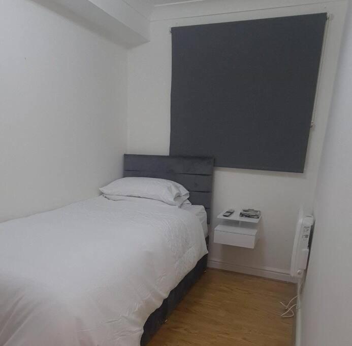 Lovely 2 Bedroom Flat With Free Parking New Southgate Exterior foto