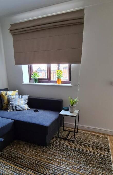 Lovely 2 Bedroom Flat With Free Parking New Southgate Exterior foto