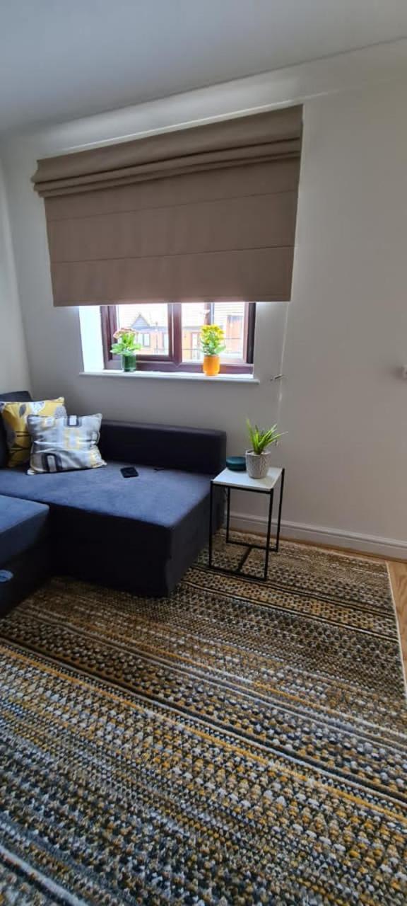 Lovely 2 Bedroom Flat With Free Parking New Southgate Exterior foto